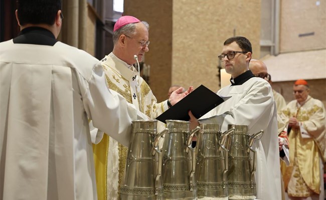 Nadbiskup Kutleša predvodio Misu posvete ulja u Zagrebačkoj katedrali